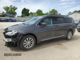 2017 Chrysler Pacifica Touring L with VIN 2C4RC1BG7HR569315, listed as a Copart auction lot 47018605 with 131,519 mi miles and Salvage Title. Bid and sale history available at DreamBid. Image 1.
