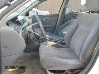 2001 Toyota Camry LE z VIN JT2BF22K010297055, wystawiony jako Copart lot #59510645 z przebiegiem 265 428 mil mil oraz Szkoda całkowita • Salvage title. Historia ofert i sprzedaży dostępna na DreamBid. Obrazek 7.