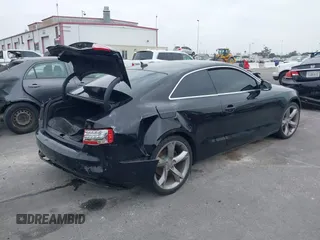 2011 Audi A5 Premium Plus z VIN WAULFAFR5BA026403, wystawiony jako IAAI lot #42342704 z przebiegiem 150 769 mil mil oraz . Historia ofert i sprzedaży dostępna na DreamBid. Obrazek 4.