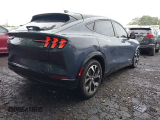 2021 Ford Mustang Mach-E Premium z VIN 3FMTK3RM1MMA06290, wystawiony jako IAAI lot #42200662 z przebiegiem 78 084 mil mil oraz . Historia ofert i sprzedaży dostępna na DreamBid. Obrazek 4.