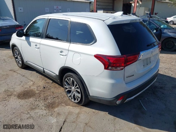 2017 Mitsubishi Outlander SE with VIN JA4AD3A35HZ059338, listed as a IAAI auction lot 41992004 with 120,071 mi miles. Bid and sale history available at carsss.com. Image 3.