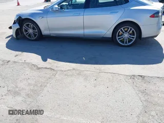 2014 Tesla Model S 60 z VIN 5YJSA1H17EFP43546, wystawiony jako IAAI lot #41896443 z przebiegiem Nie podano mil oraz . Historia ofert i sprzedaży dostępna na DreamBid. Obrazek 15.