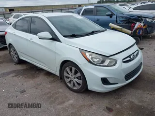 2013 Hyundai Accent GLS z VIN KMHCU4AE8DU275645, wystawiony jako IAAI lot #42139737 z przebiegiem 85 031 mil mil oraz . Historia ofert i sprzedaży dostępna na DreamBid. Obrazek 1.