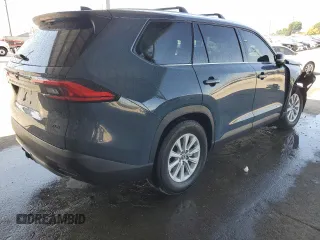 2024 Toyota Highlander XLE with VIN 5TDAAAA58RS013686, listed as a Copart auction lot 52045785 with 11,857 mi miles and Salvage title. Bid and sale history available at DreamBid. Image 3.