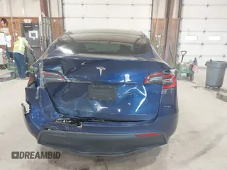2021 Tesla Model Y Long Range with VIN 5YJYGDEE7MF066269, listed as a IAAI auction lot 42170970 with 70,170 mi miles. Bid and sale history available at carsss.com. Image 16.