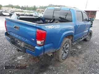 2017 Toyota Tacoma SR5 z VIN 3TMCZ5AN3HM059269, wystawiony jako IAAI lot #42231882 z przebiegiem 127 092 mil mil oraz . Historia ofert i sprzedaży dostępna na DreamBid. Obrazek 4.