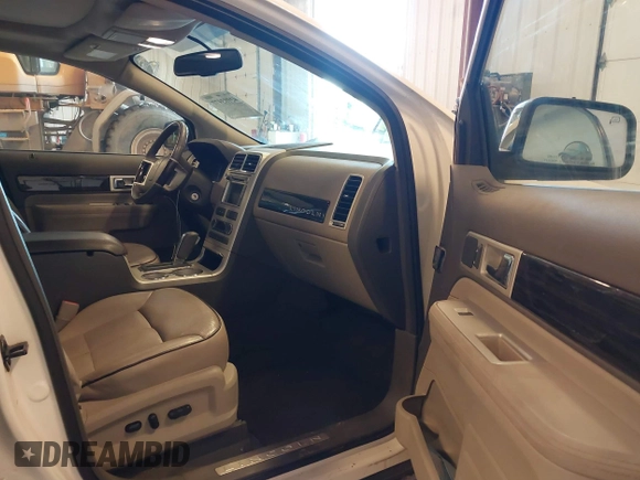 2008 Lincoln MKX with VIN 2LMDU88C58BJ28148, listed as a IAAI auction lot 41983477 with 234,905 mi miles and . Bid and sale history available at DreamBid. Image 5.
