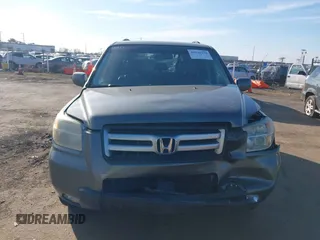 2007 Honda Pilot EX-L with VIN 5FNYF28797B001772, listed as a IAAI auction lot 41320270 with 220,227 mi miles. Bid and sale history available at carsss.com. Image 6.
