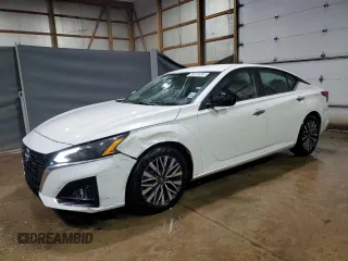 2023 Nissan Altima SV z VIN 1N4BL4DV2PN368115, wystawiony jako Copart lot #61805565 z przebiegiem 54 043 mil mil oraz Czysty tytuł • Clean title. Historia ofert i sprzedaży dostępna na DreamBid. Obrazek 1.