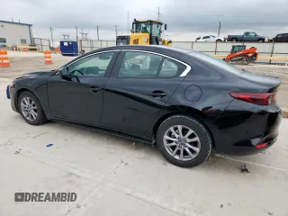 2022 Mazda 3 S with VIN 3MZBPAAL7NM304933, listed as a Copart auction lot 60727995 with 27,642 mi miles and Salvage title. Bid and sale history available at DreamBid. Image 2.