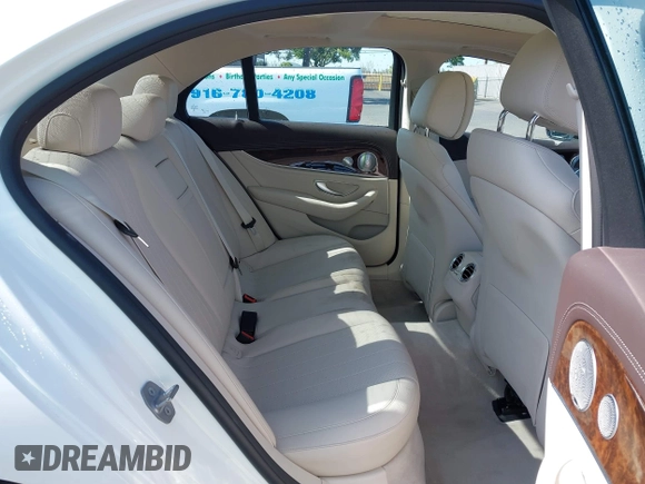 2017 Mercedes-Benz E 300 Luxury z VIN WDDZF4JB3HA236618, wystawiony jako IAAI lot #42489715 z przebiegiem 74 946 mil mil oraz . Historia ofert i sprzedaży dostępna na DreamBid. Obrazek 8.