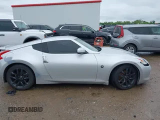 2010 Nissan 370Z Touring z VIN JN1AZ4EH9AM503264, wystawiony jako IAAI lot #42180901 z przebiegiem Nie podano mil oraz . Historia ofert i sprzedaży dostępna na DreamBid. Obrazek 13.