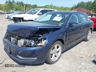 2013 Volkswagen Passat SE z VIN 1VWBN7A36DC047286, wystawiony jako IAAI lot #42243855 z przebiegiem 65 386 mil mil oraz . Historia ofert i sprzedaży dostępna na DreamBid. Obrazek 2.
