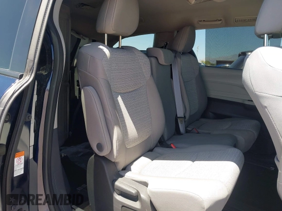 2022 Toyota Sienna LE z VIN 5TDKRKEC0NS101136, wystawiony jako IAAI lot #42141395 z przebiegiem 38 278 mil mil oraz . Historia ofert i sprzedaży dostępna na DreamBid. Obrazek 8.