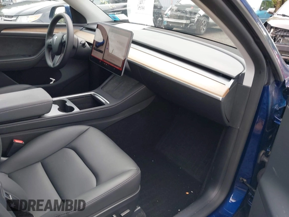 2024 Tesla Model Y Performance z VIN 7SAYGDEF1RA265382, wystawiony jako IAAI lot #42308468 z przebiegiem 9 700 mil mil oraz . Historia ofert i sprzedaży dostępna na DreamBid. Obrazek 5.