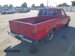 1985 Toyota Pickup SR5 с VIN JT4RN56S3F5035366, выставлен на аукционе IAAI как лот 42495438 с пробегом 191 183 миль миль и . История ставок и продаж доступна на DreamBid. Изображение 4.