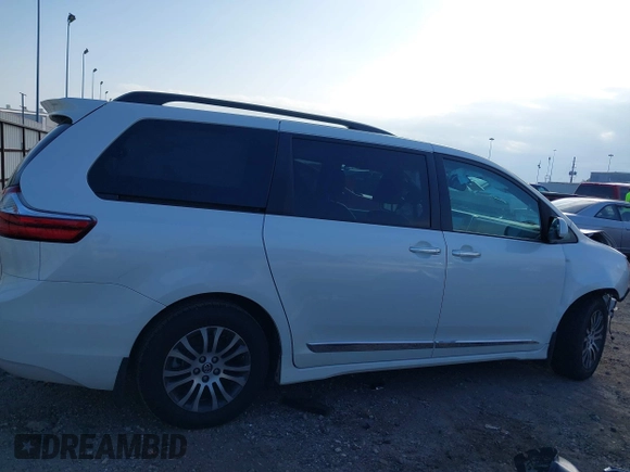 2018 Toyota Sienna XLE Auto Access Seat with VIN 5TDYZ3DC0JS902001, listed as a IAAI auction lot 41197210 with 99,018 mi miles. Bid and sale history available at carsss.com. Image 14.