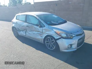 2016 Kia Forte SX с VIN KNAFZ5A35G5635456, выставлен на аукционе IAAI как лот 41656753 с пробегом 130 838 миль миль и . История ставок и продаж доступна на DreamBid. Изображение 1.