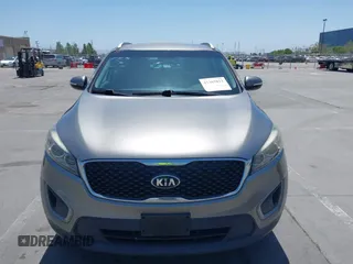 2016 Kia Sorento LX with VIN 5XYPG4A51GG077296, listed as a IAAI auction lot 42385823 with 137,076 mi miles and . Bid and sale history available at DreamBid. Image 12.