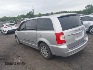 2011 Chrysler Town & Country Touring L z VIN 2A4RR8DG5BR611213, wystawiony jako IAAI lot #42244254 z przebiegiem 161 330 mil mil oraz . Historia ofert i sprzedaży dostępna na DreamBid. Obrazek 3.