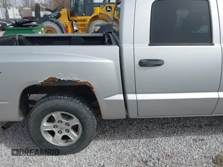 2006 Dodge Dakota SLT with VIN 1D7HW48N06S605938, listed as a IAAI auction lot 41669424 with 193,069 mi miles. Bid and sale history available at carsss.com. Image 12.