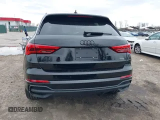 2024 Audi Q3 S line Premium Plus z VIN WA1EECF33R1086173, wystawiony jako IAAI lot #41741276 z przebiegiem 8987 mil mil oraz . Historia ofert i sprzedaży dostępna na DreamBid. Obrazek 16.