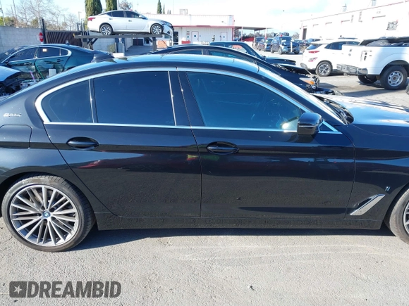 2019 BMW 5 Series 530e iPerformance with VIN WBAJA9C53KB388861, listed as a IAAI auction lot 41621712 with 68,128 mi miles. Bid and sale history available at carsss.com. Image 13.