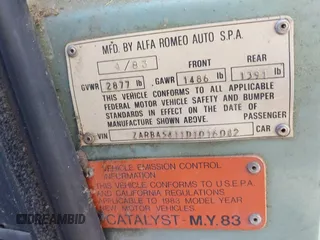 1983 Alfa Romeo Spider Veloce z VIN ZARBA5411D1016042, wystawiony jako IAAI lot #42214912 z przebiegiem 51 581 mil mil oraz . Historia ofert i sprzedaży dostępna na DreamBid. Obrazek 9.