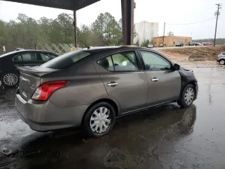 2017 Nissan Versa SV z VIN 3N1CN7AP5HK437552, wystawiony jako Copart lot #45265895 z przebiegiem 168 202 mil mil oraz Szkoda całkowita • Salvage title. Historia ofert i sprzedaży dostępna na DreamBid. Obrazek 3.