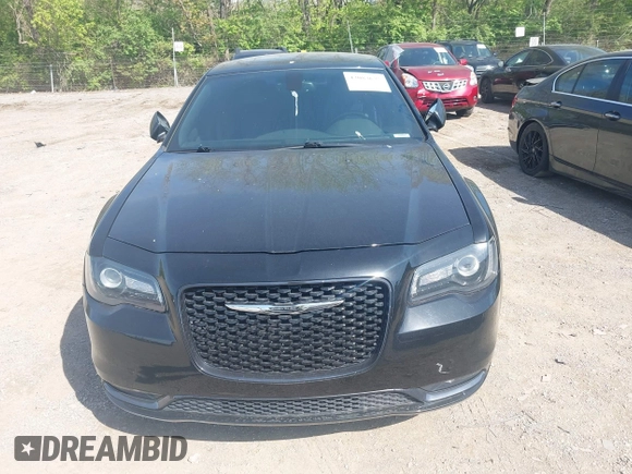 2016 Chrysler 300 S z VIN 2C3CCAGG4GH217056, wystawiony jako IAAI lot #42083625 z przebiegiem 90 977 mil mil oraz . Historia ofert i sprzedaży dostępna na DreamBid. Obrazek 6.
