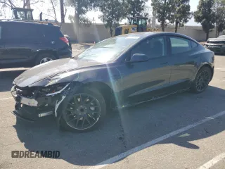 2025 Tesla Model 3 Long Range z VIN 5YJ3E1EA8SF896333, wystawiony jako Copart lot #61876445 z przebiegiem 5 690 mil mil oraz Szkoda całkowita • Salvage title. Historia ofert i sprzedaży dostępna na DreamBid. Obrazek 1.