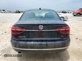 2018 Volkswagen Passat SE z VIN 1VWBA7A35JC038246, wystawiony jako Copart lot #56144005 z przebiegiem 67 561 mil mil oraz Czysty tytuł • Clean title. Historia ofert i sprzedaży dostępna na DreamBid. Obrazek 6.