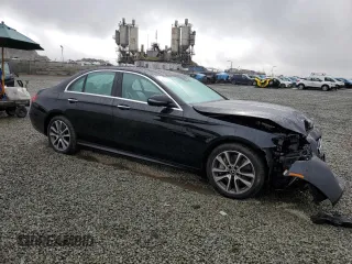 2021 Mercedes-Benz E-Class E 450 with VIN W1KZF5KBXMA880082, listed as a Copart auction lot 44267945 with 31,239 mi miles and Salvage Title. Bid and sale history available at carsss.com. Image 4.