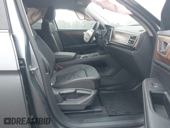 2024 Volkswagen Atlas SE with VIN 1V2LR2CA8RC514627, listed as a IAAI auction lot 42314638 with 18,722 mi miles and . Bid and sale history available at DreamBid. Image 5.