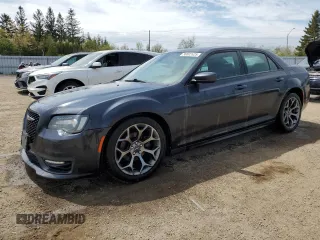 2018 Chrysler 300 S z VIN 2C3CCABG5JH195602, wystawiony jako Copart lot #56692625 z przebiegiem 192 774 mil mil oraz Czysty tytuł • Clean title. Historia ofert i sprzedaży dostępna na DreamBid. Obrazek 1.