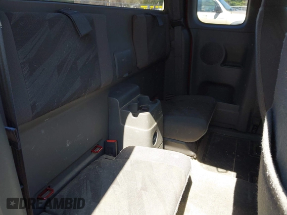 2005 Chevrolet Colorado LS Z71 with VIN 1GCDT196058222276, listed as a IAAI auction lot 42136363 with 999,999 mi miles. Bid and sale history available at carsss.com. Image 8.