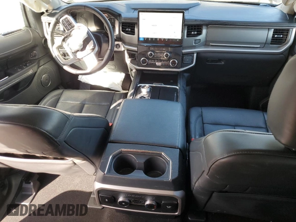 2024 Ford Expedition Max XLT with VIN 1FMJK1J87REA04437, listed as a Copart auction lot 45024725 with 32,368 mi miles and Salvage Title. Bid and sale history available at DreamBid. Image 8.