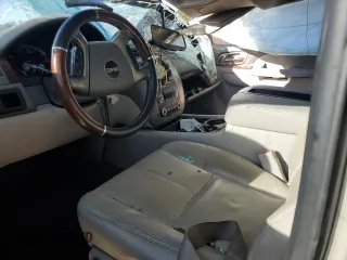 2013 GMC Yukon XL SLT with VIN 1GKS1KE09DR303472, listed as a Copart auction lot 42827325 with Not Provided miles and Salvage Title. Bid and sale history available at DreamBid. Image 7.