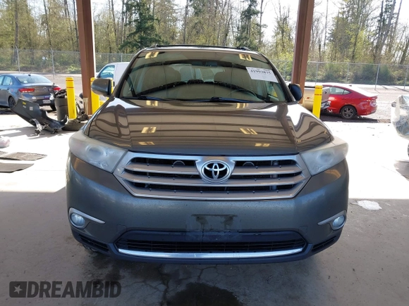 2012 Toyota Highlander Limited with VIN 5TDDK3EH5CS101760, listed as a IAAI auction lot 41993875 with 318,423 mi miles. Bid and sale history available at carsss.com. Image 12.