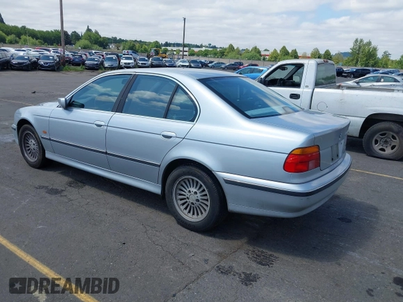 1998 BMW 5 Series 540i z VIN WBADE6328WBW62177, wystawiony jako IAAI lot #42450329 z przebiegiem Nie podano mil oraz . Historia ofert i sprzedaży dostępna na DreamBid. Obrazek 3.