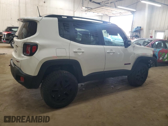 2018 Jeep Renegade Trailhawk with VIN ZACCJBCB2JPG81356, listed as a Copart auction lot 48348035 with 51,621 mi miles and Salvage Title. Bid and sale history available at carsss.com. Image 3.
