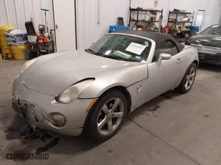 2008 Pontiac Solstice with VIN 1G2MB35B28Y110122, listed as a IAAI auction lot 41514013 with 156,797 mi miles. Bid and sale history available at carsss.com. Image 17.