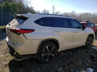 2021 Toyota Highlander XSE with VIN 5TDJZRBH9MS128001, listed as a Copart auction lot 46701225 with 17,887 mi miles and Salvage title. Bid and sale history available at DreamBid. Image 3.