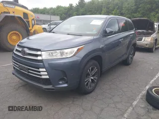 2018 Toyota Highlander LE with VIN 5TDBZRFH8JS875311, listed as a IAAI auction lot 42673189 with 180,025 mi miles and . Bid and sale history available at DreamBid. Image 17.