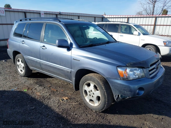 2004 Toyota Highlander with VIN JTEEP21A740062131, listed as a IAAI auction lot 41690692 with 224,877 mi miles. Bid and sale history available at carsss.com. Image 1.