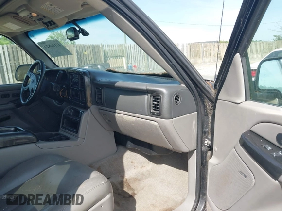 2005 Chevrolet Suburban Z71 with VIN 3GNFK16Z65G214436, listed as a IAAI auction lot 42104821 with 230,386 mi miles. Bid and sale history available at carsss.com. Image 5.