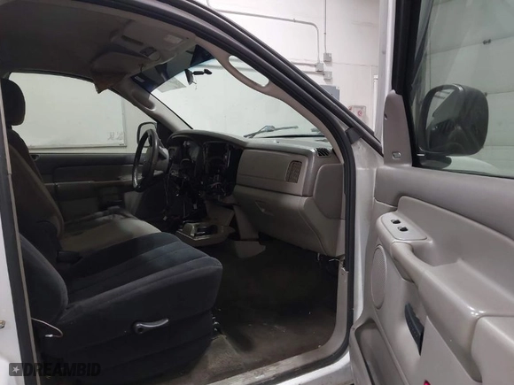 2005 Dodge Ram 1500 SLT with VIN 1D7HU16DX5J547792, listed as a IAAI auction lot 41609415 with 209,063 mi miles. Bid and sale history available at carsss.com. Image 5.