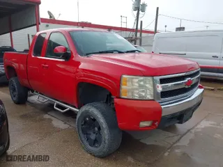 2007 Chevrolet Silverado 1500 LT w/1LT with VIN 1GCEK19J97Z618957, listed as a IAAI auction lot 41818989 with 294,777 mi miles. Bid and sale history available at carsss.com. Image 1.