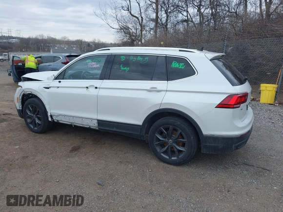 2023 Volkswagen Tiguan SE z VIN 3VV2B7AX8PM062519, wystawiony jako IAAI lot #41541819 z przebiegiem 93 873 mil mil oraz . Historia ofert i sprzedaży dostępna na DreamBid. Obrazek 3.