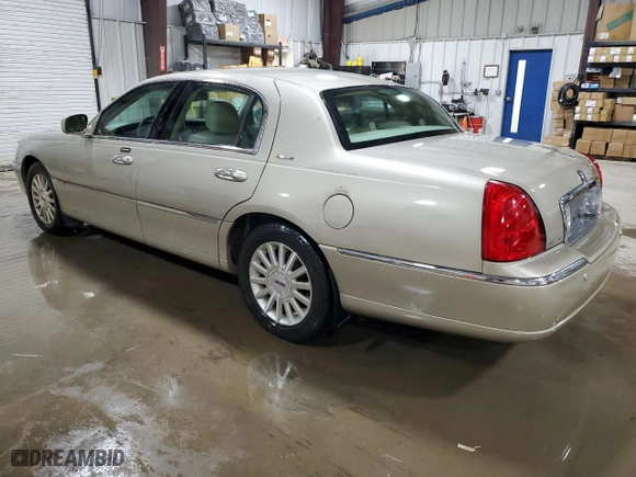 2004 Lincoln Town Car Signature with VIN 1LNHM81W14Y644439, listed as a Copart auction lot 50581705 with 106,001 mi miles and Salvage Title. Bid and sale history available at carsss.com. Image 2.